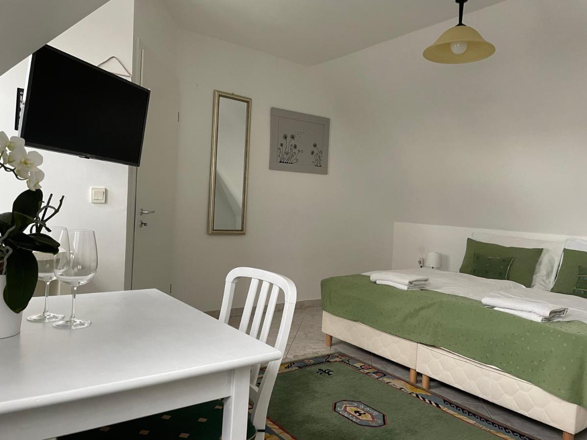 Szentesi Panzio Bed & Breakfast Fertőrákos Dış mekan fotoğraf