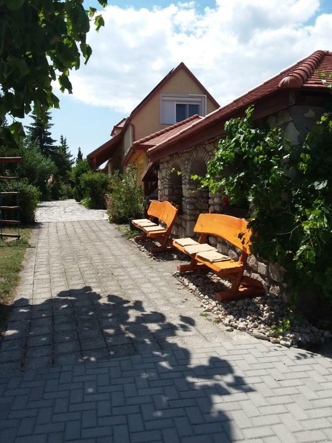 Szentesi Panzio Bed & Breakfast Fertőrákos Dış mekan fotoğraf